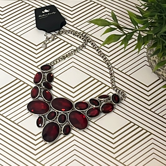 Stunning Red Jeweled Necklace - Picture 3 of 3